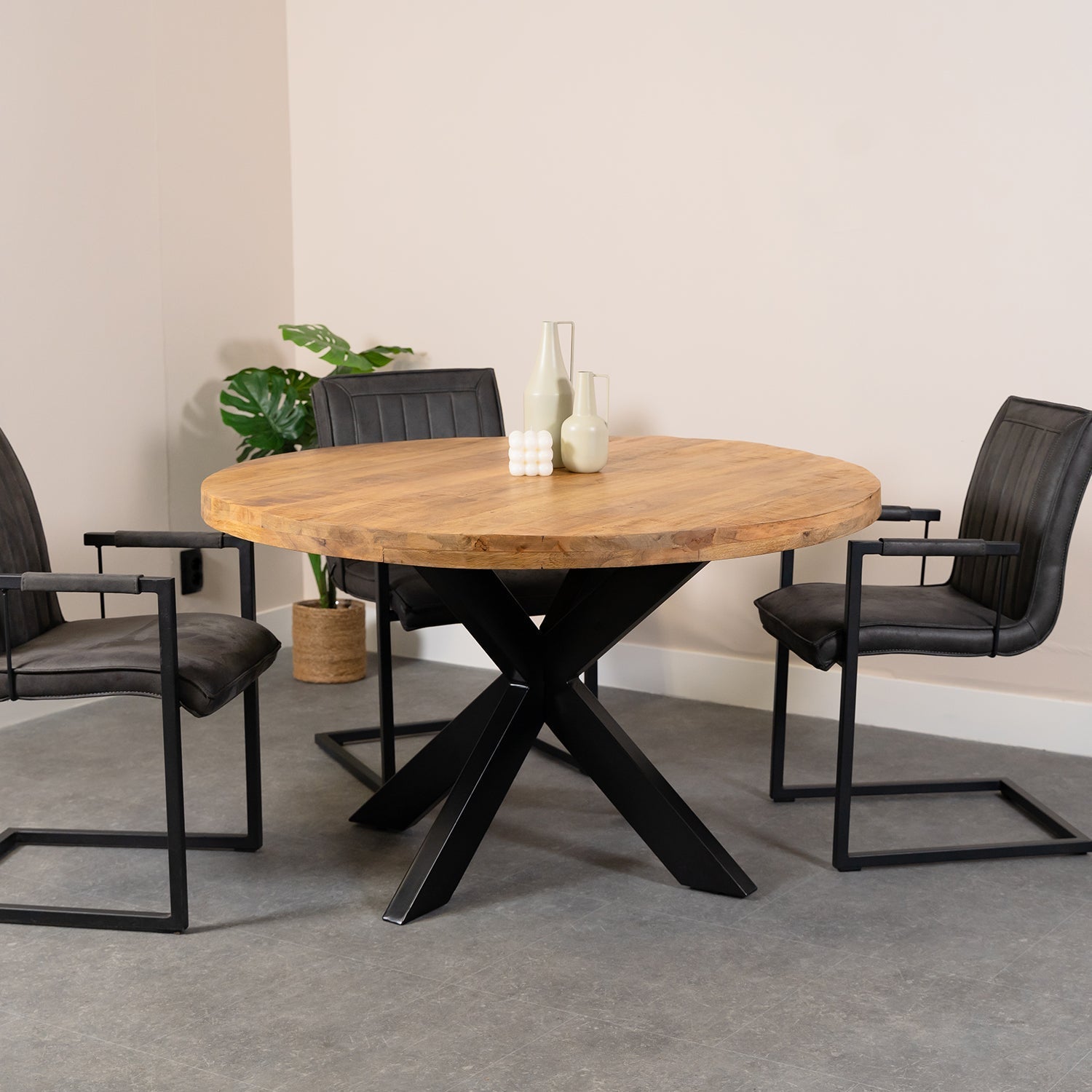 Ronde Eettafel Nova Mangohout